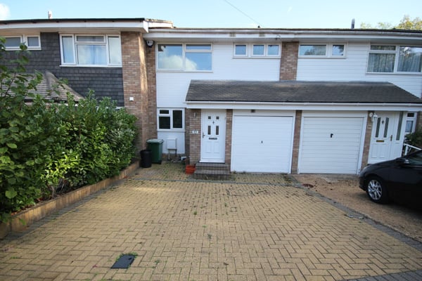House Knoll Crescent in Greater London