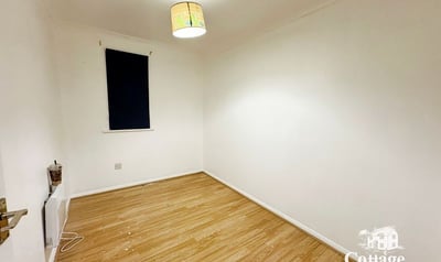 Flat Cherry Blossom Close in Greater London