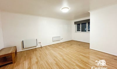 Flat Cherry Blossom Close in Greater London