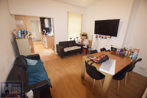 Room Broomspring Lane in Sheffield