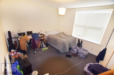 Room Broomspring Lane in Sheffield
