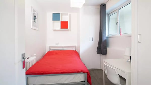 Room Cambridge Heath Road in Greater London