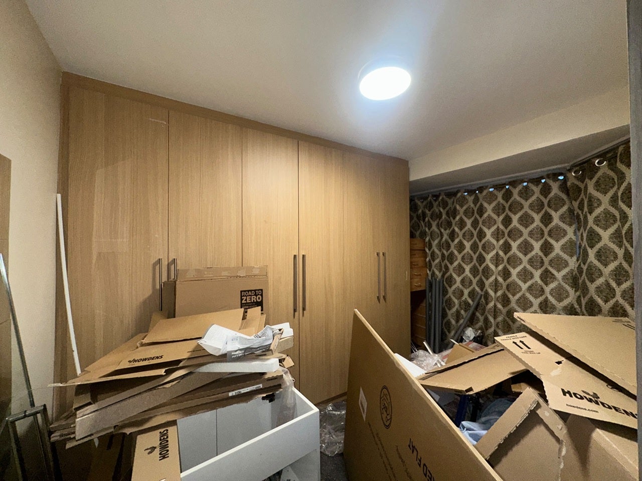 Flat Byward Avenue in Greater London