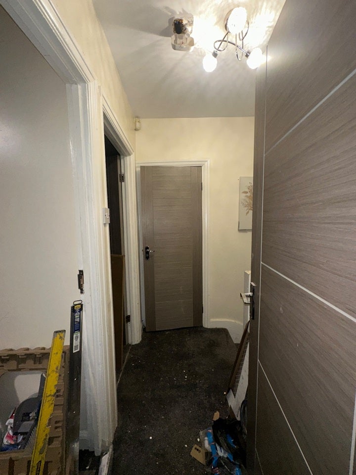 Flat Byward Avenue in Greater London