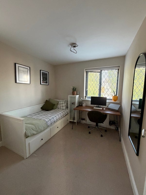 Room Cecil Road in Ipswich
