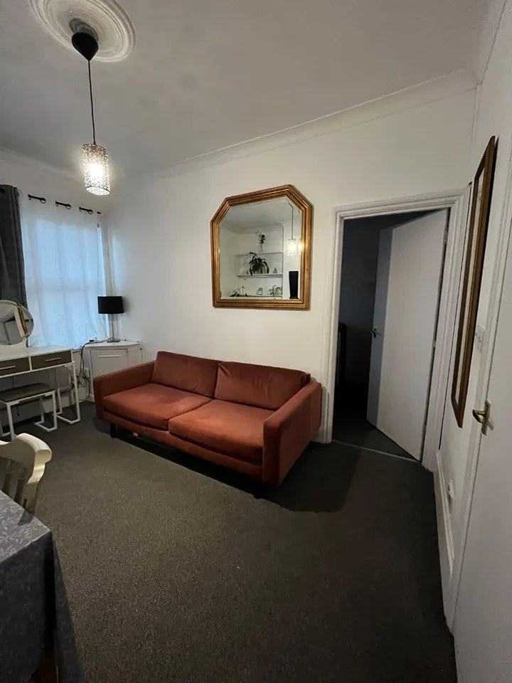 Flat Franciscan Road in Greater London