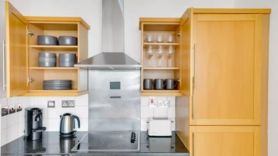 Flat Russell Gardens in Greater London