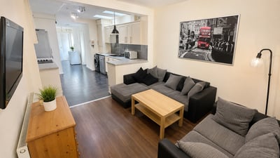 Room Heeley Road in Birmingham