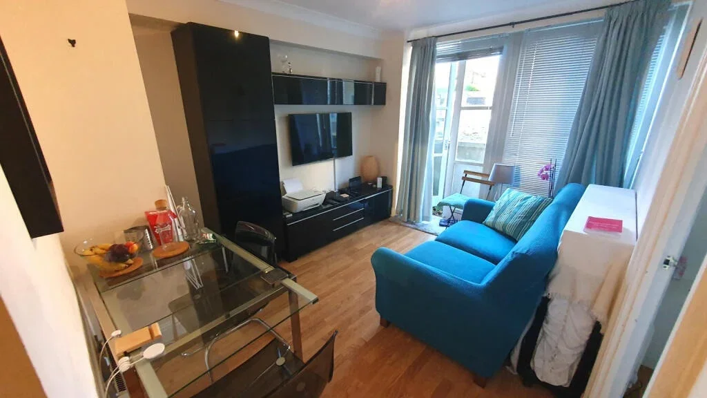 Flat Burrells Wharf Square in Greater London