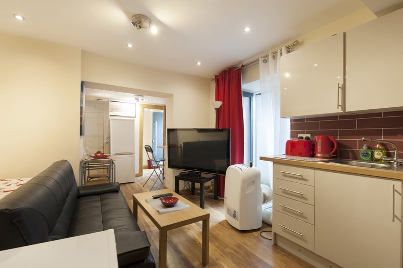 Flat Malden Crescent in Greater London