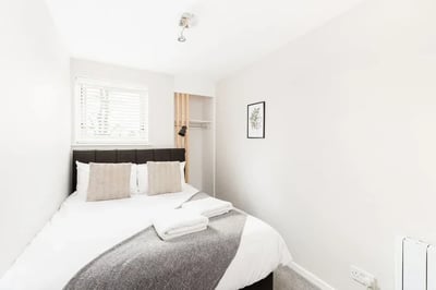 Flat Guy's Cliffe Avenue in Royal Leamington Spa