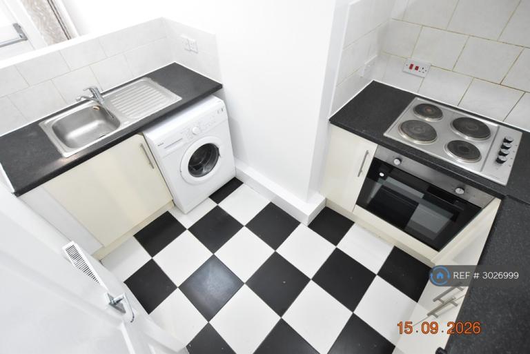 Flat Moulton Rise in Luton