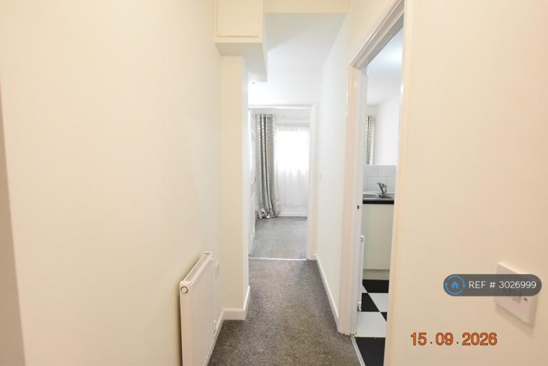 Flat Moulton Rise in Luton