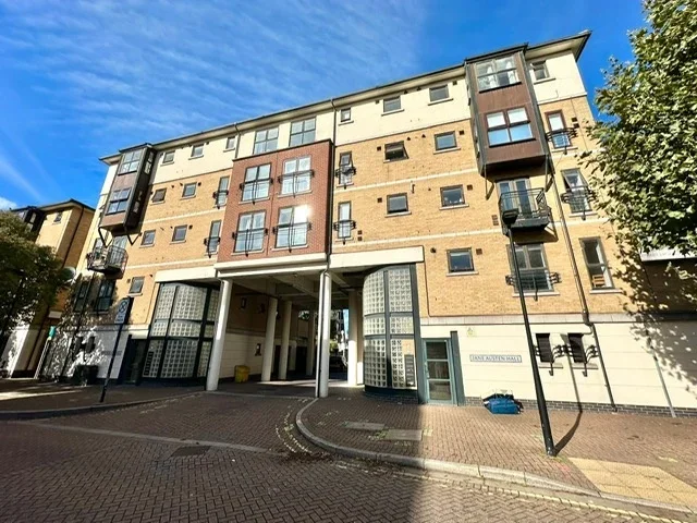 Flat Wesley Avenue in Greater London