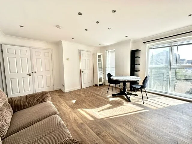 Flat Wesley Avenue in Greater London