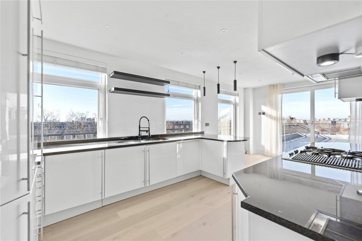 Flat Queen's Terrace in City of Westminster