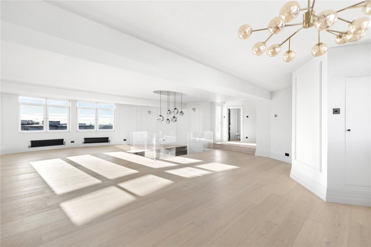 Flat Queen's Terrace in City of Westminster