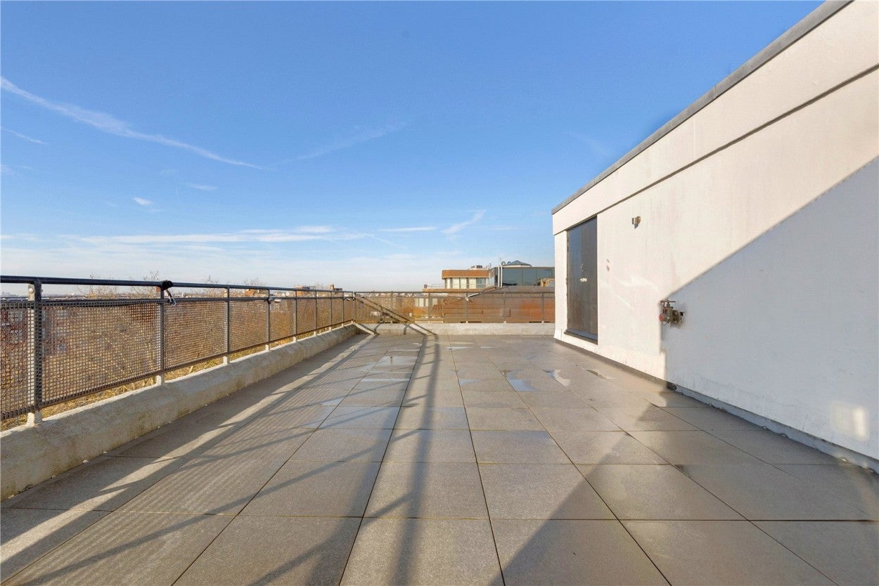 Flat Queen's Terrace in City of Westminster