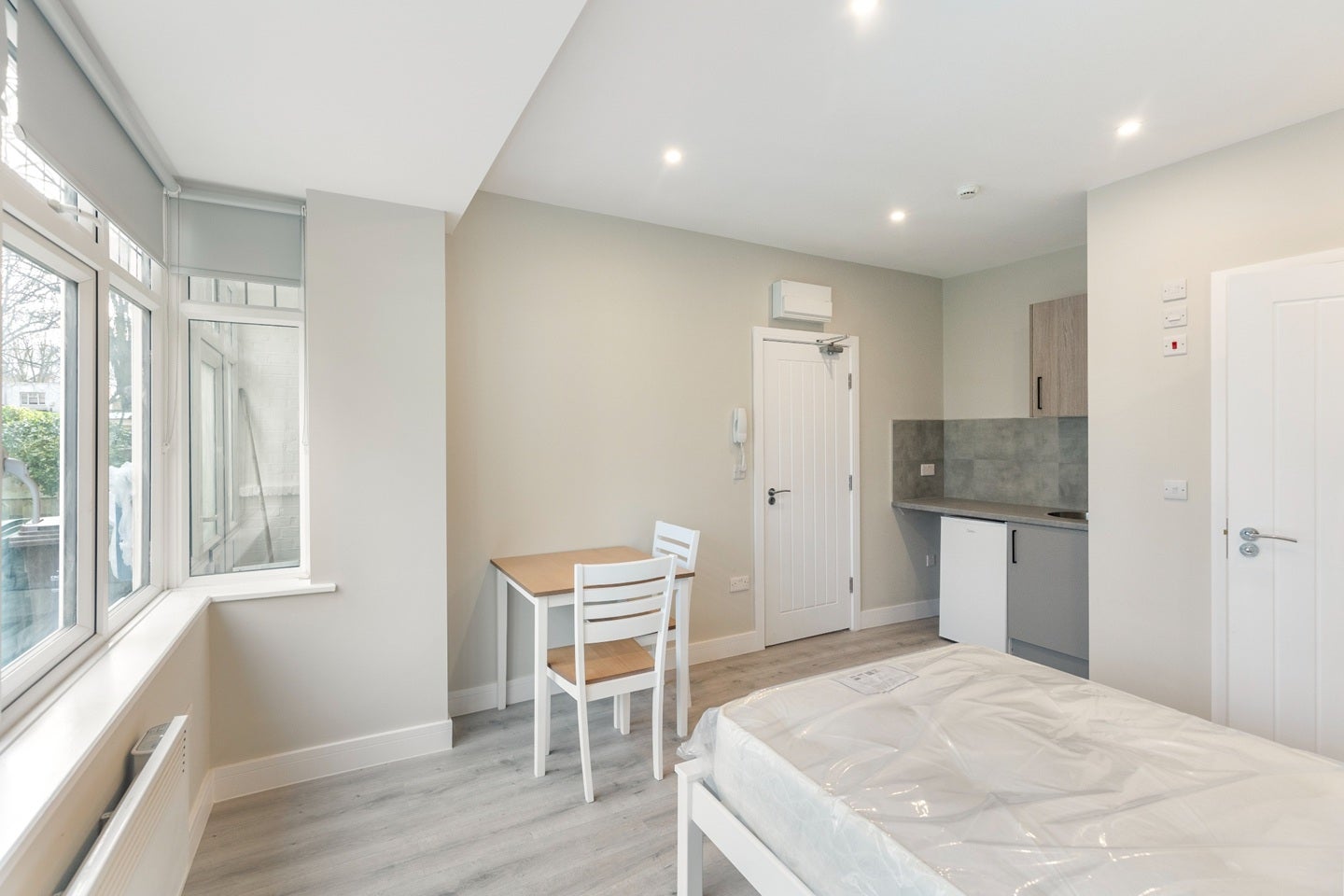 Flat Talbot Road in Greater London