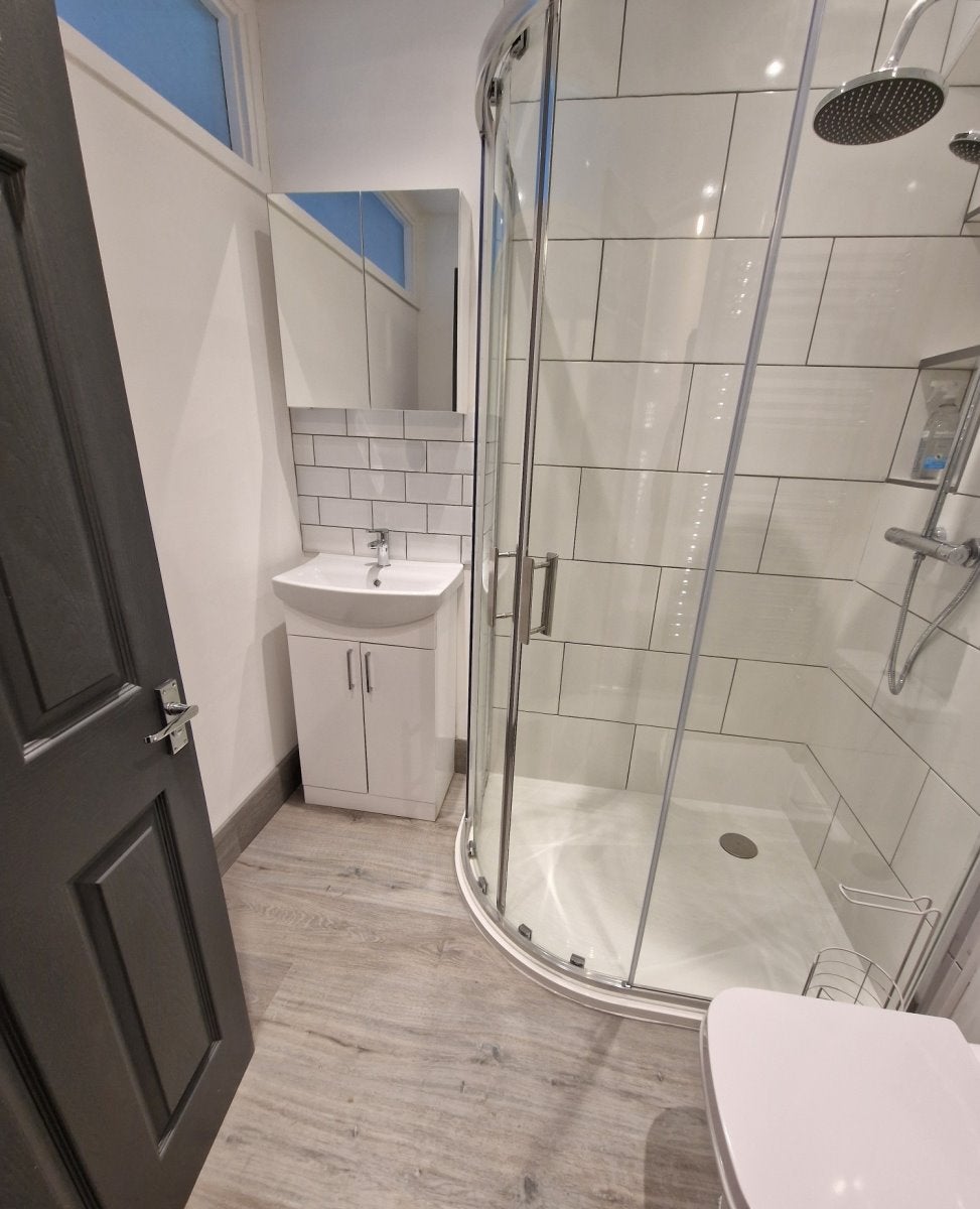 Room Beaufort Avenue in Greater London