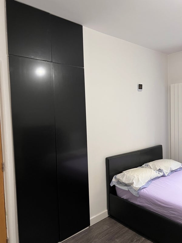 Room Harper Road in Greater London