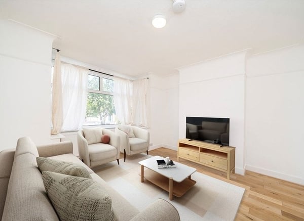 House Hunter Road in Greater London