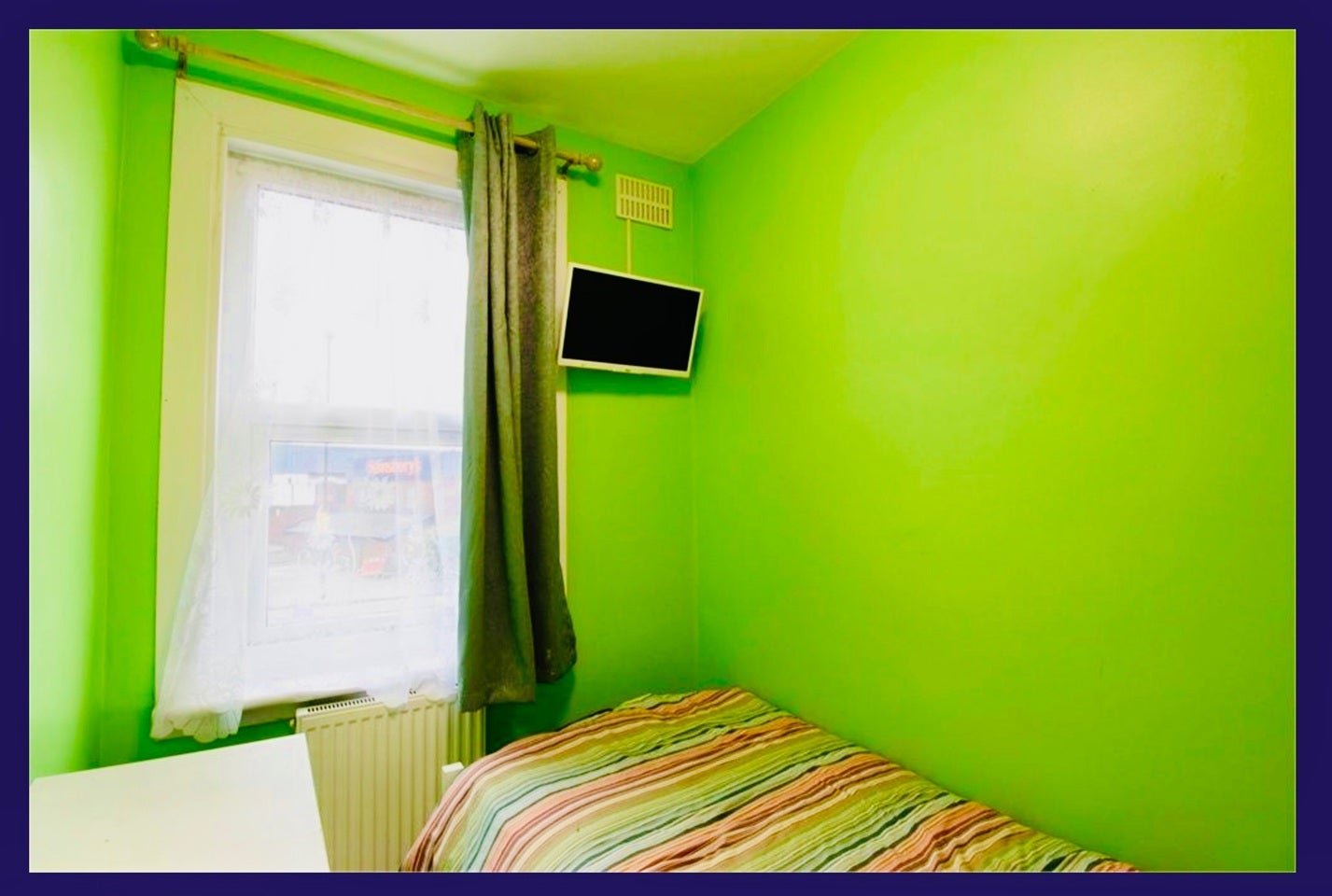 Room Whitehorse Lane in Greater London