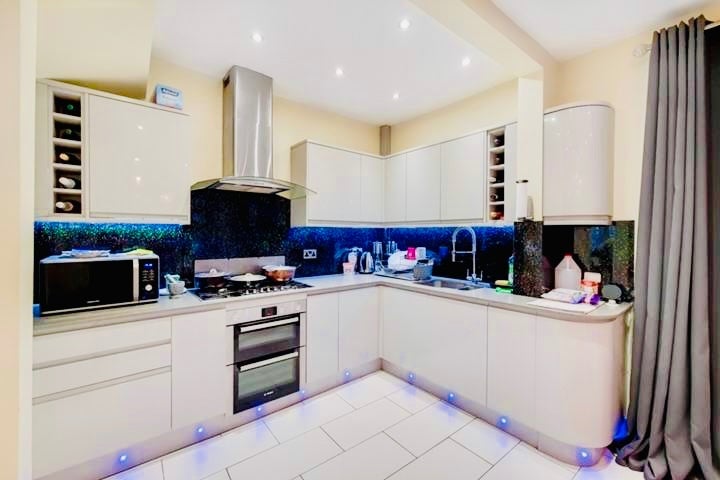Room Whitehorse Lane in Greater London