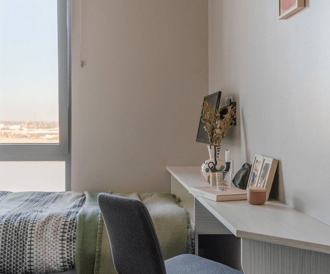 Flat Halewood Way in London