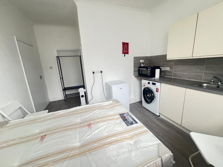Flat La Rose Lane in Greater London