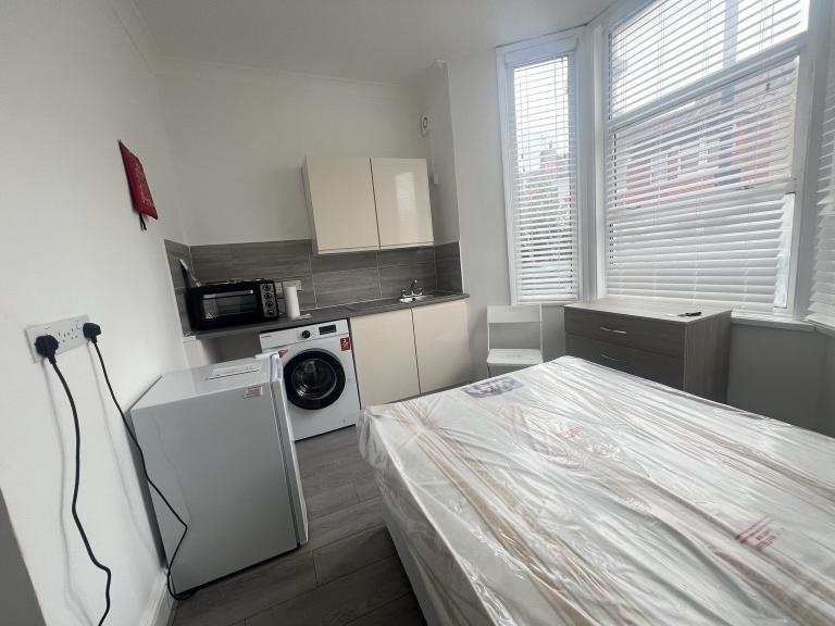 Flat La Rose Lane in Greater London