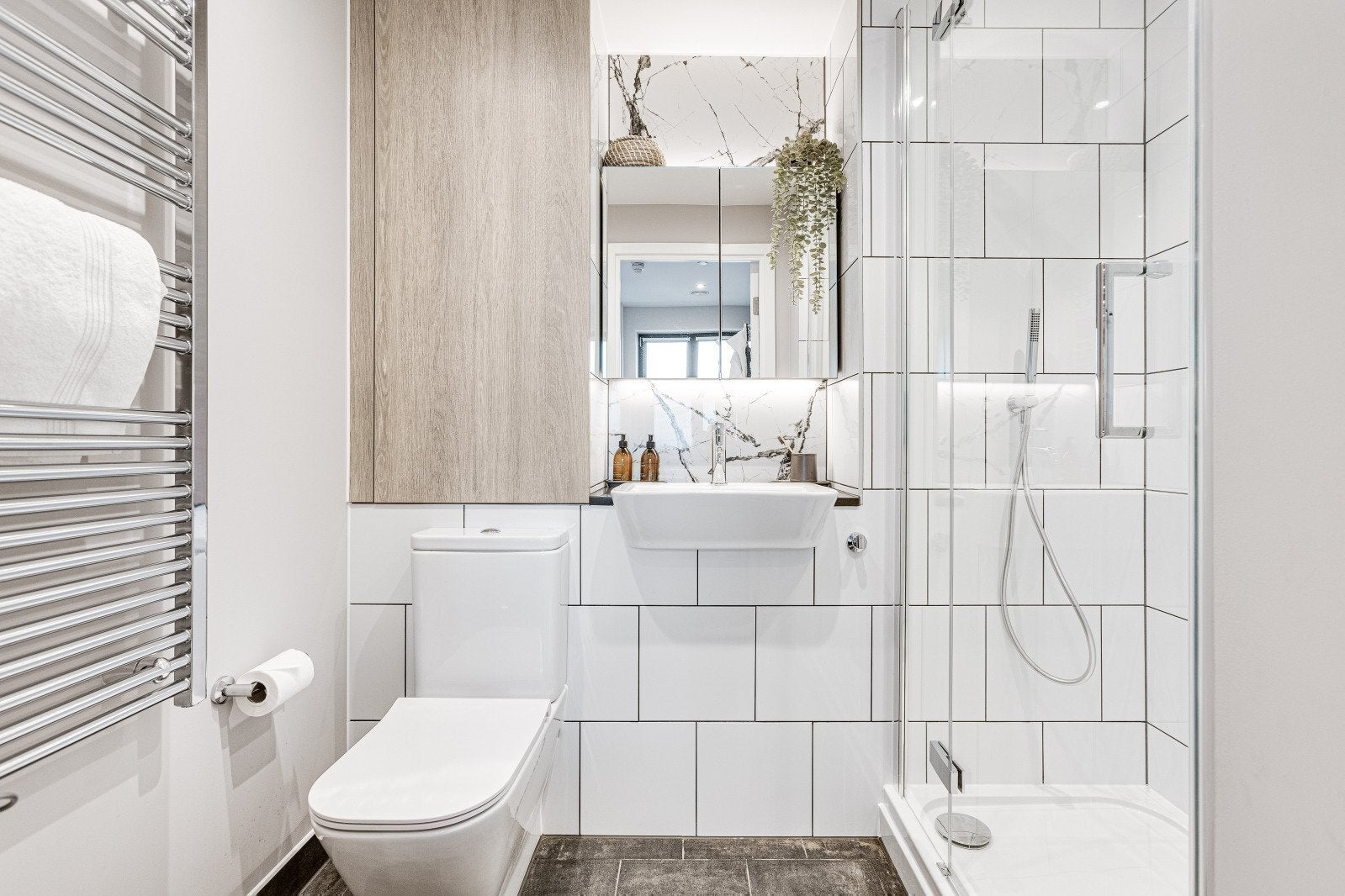 Flat Worlingham Road in London