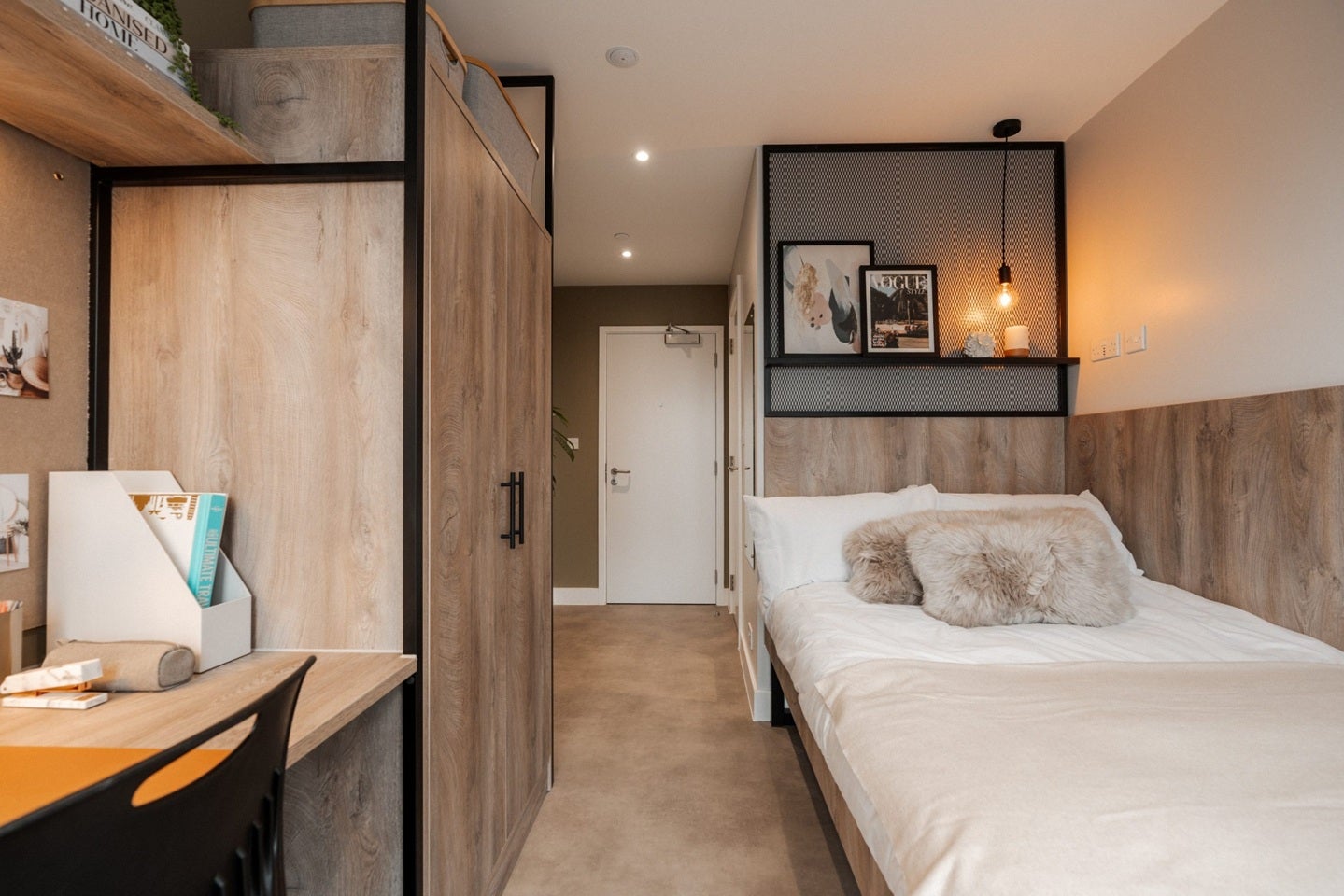 Room Ilderton Road in Greater London