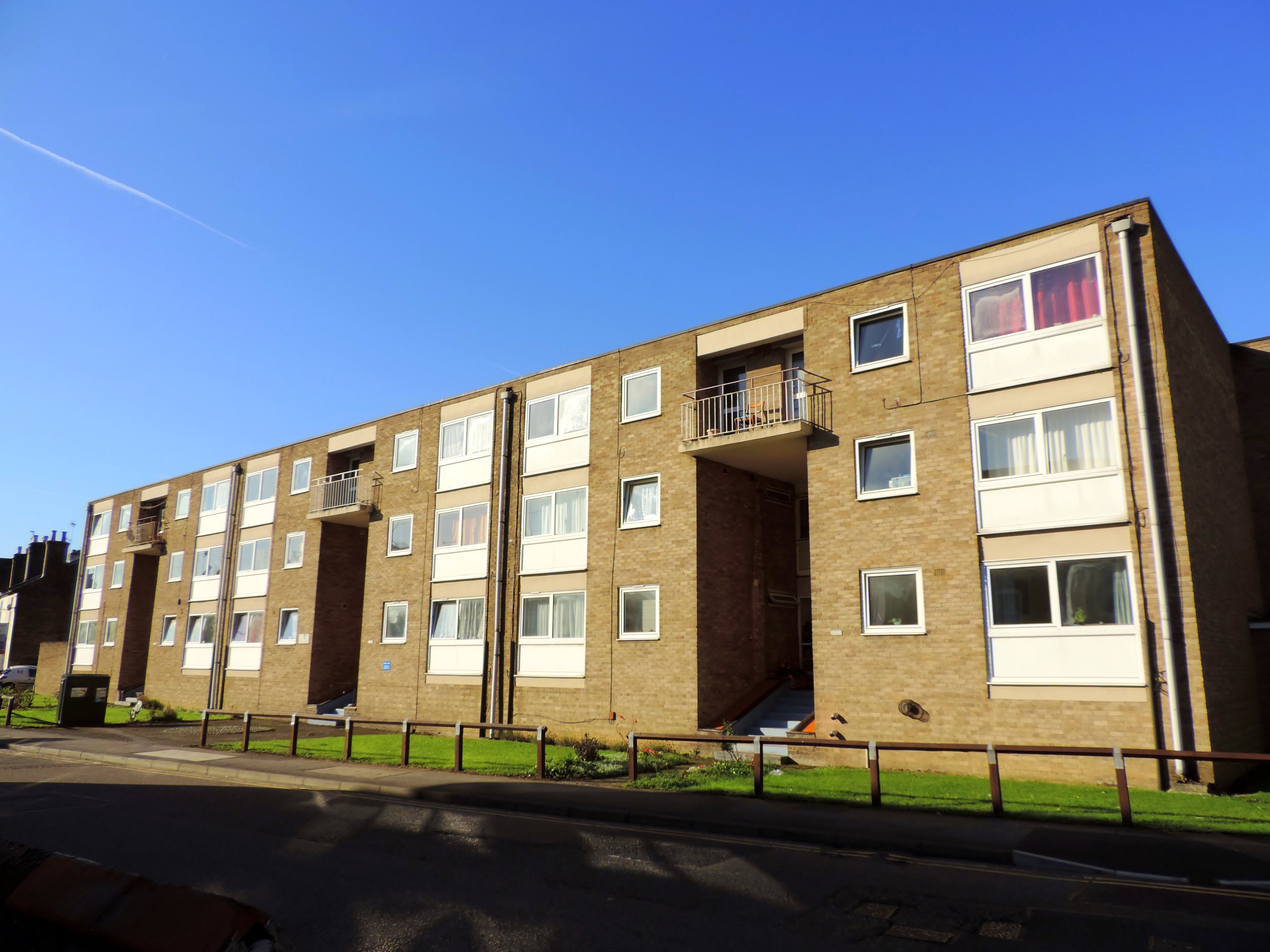 Flat Gladstone Court in Chelmsford