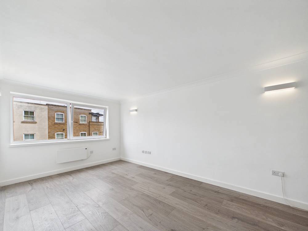 Flat Gladstone Court in Chelmsford