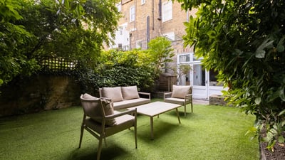 Flat Aintree Street in Greater London