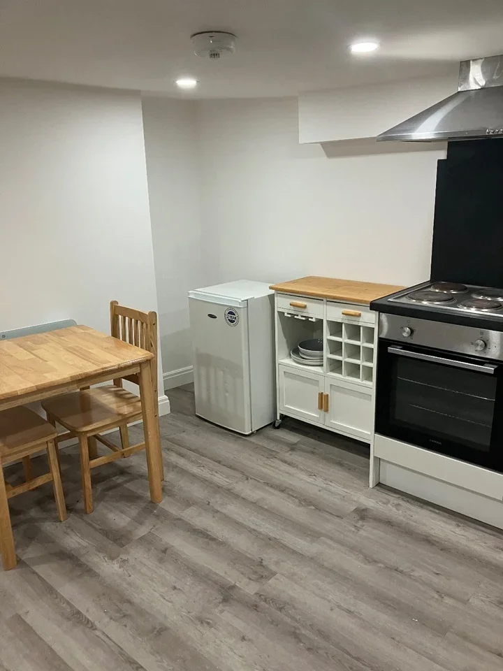 Flat Devonshire Road in Greater London