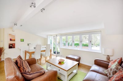 House Beechwood Avenue in Greater London