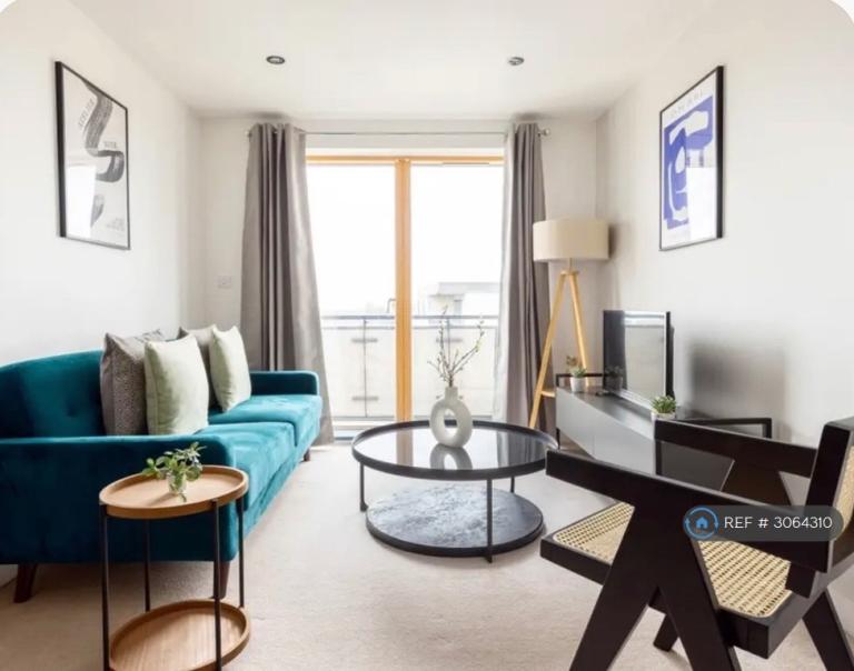Flat Durnsford Road in Greater London