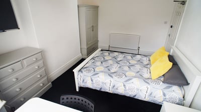 Room Wayland Road in Sheffield