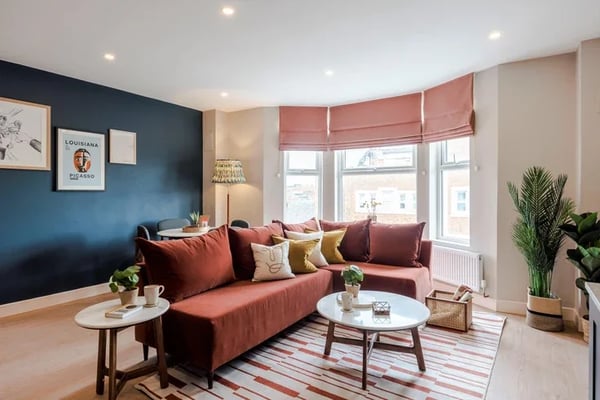 Flat Askew Road in Greater London