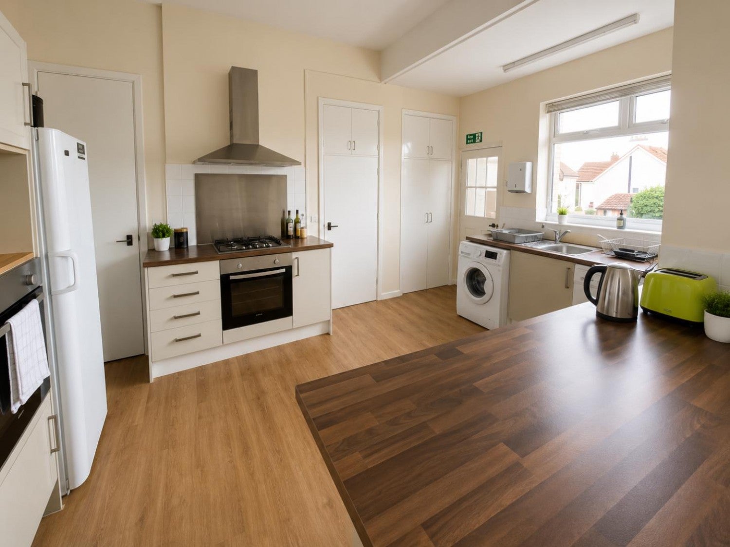 Room Gloucester Road North in Bristol