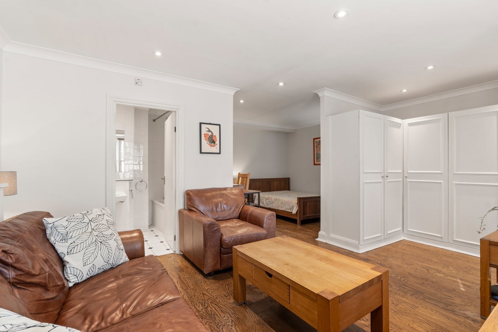 Flat Hornton Street in Greater London