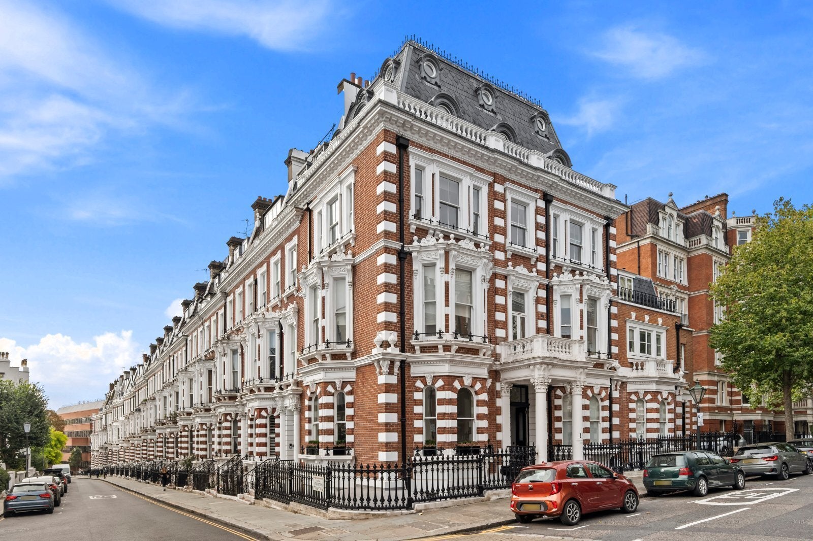 Flat Hornton Street in Greater London