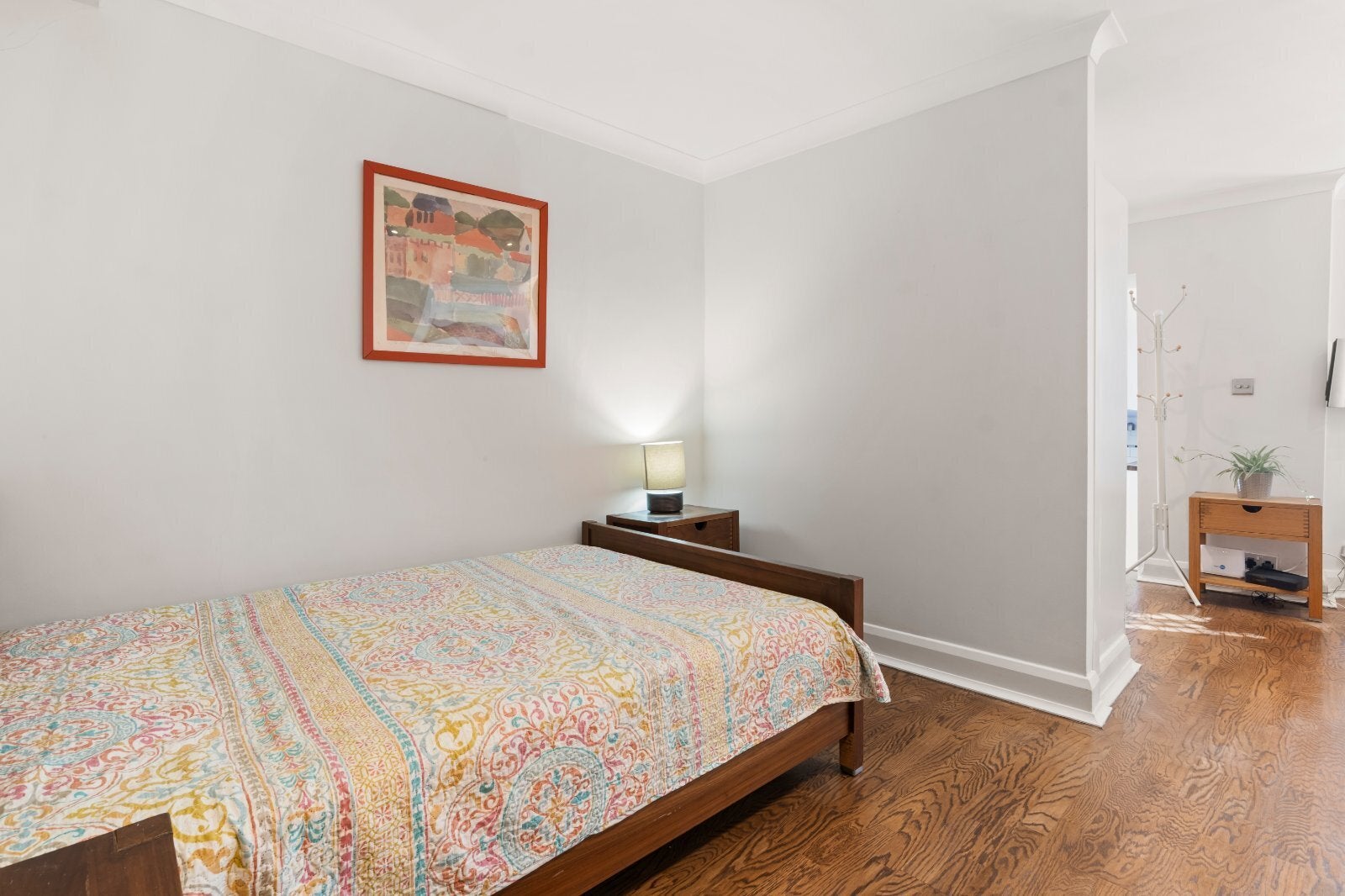 Flat Hornton Street in Greater London
