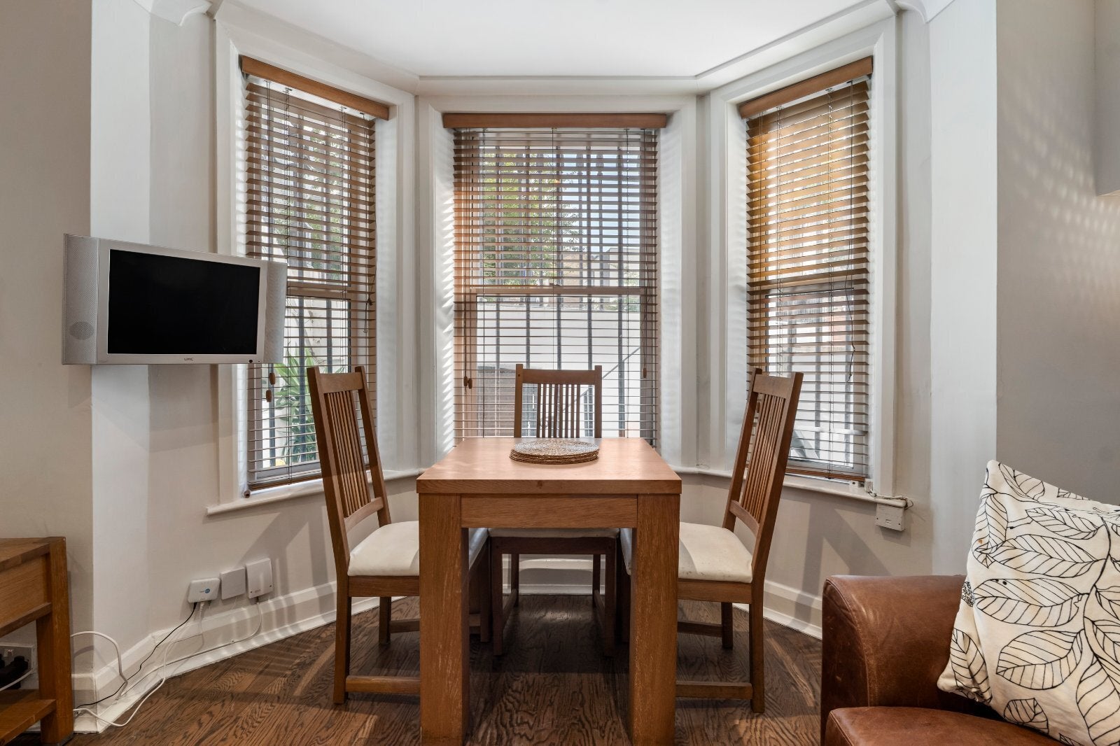 Flat Hornton Street in Greater London