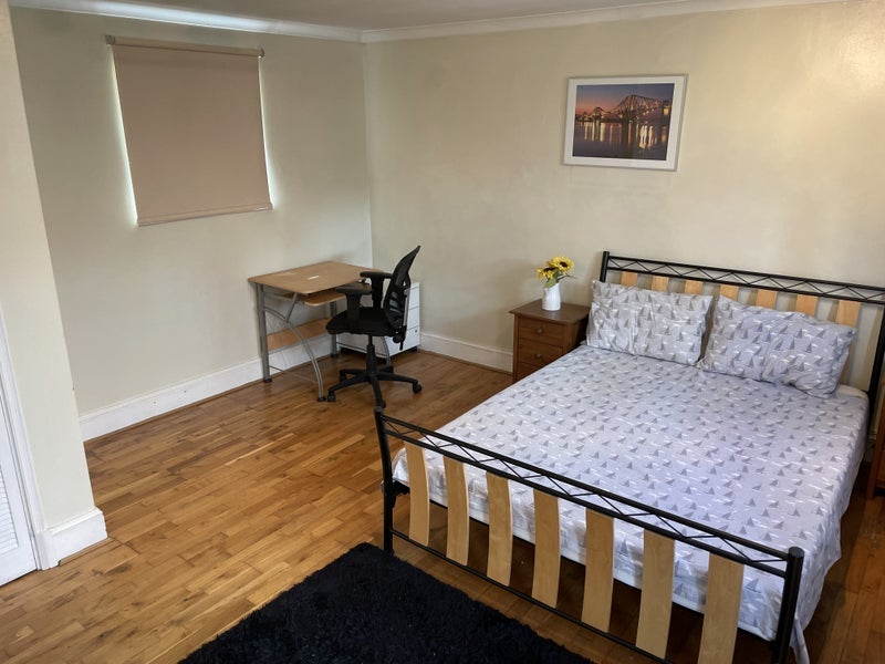 Room Athol Square in Greater London