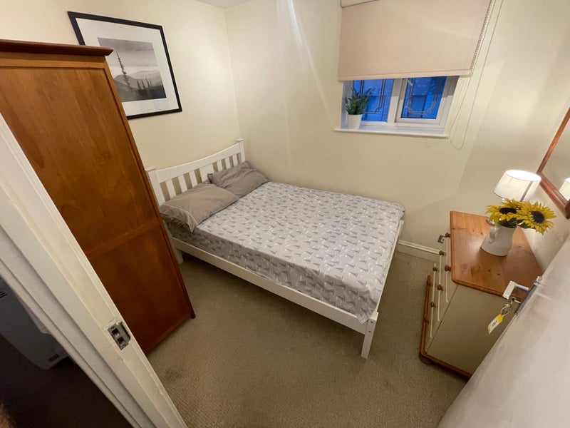 Room Athol Square in Greater London