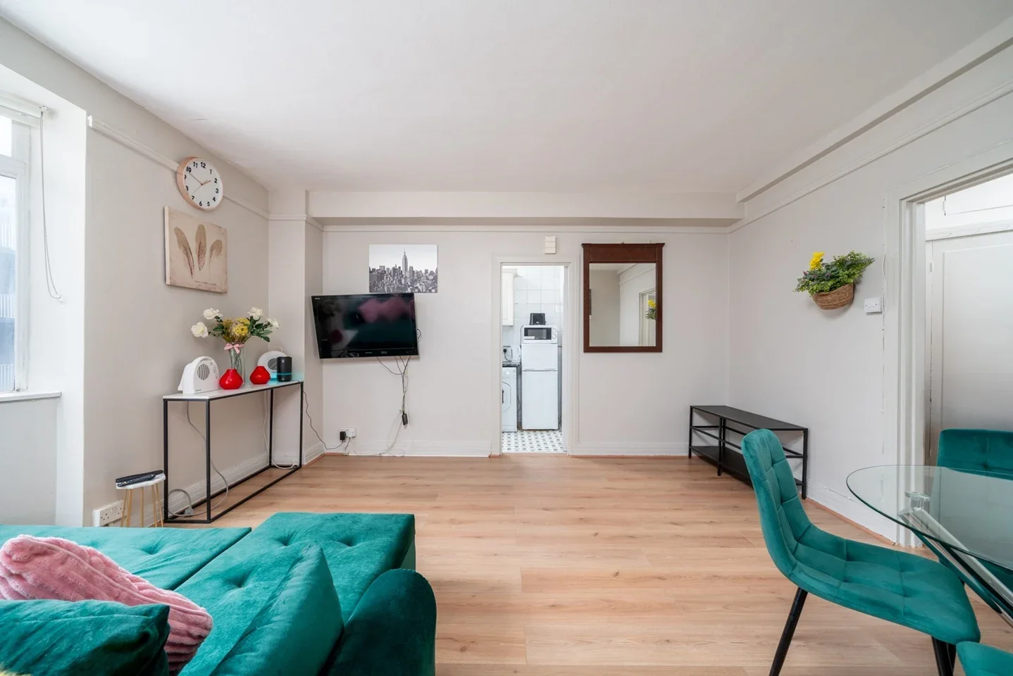 Flat Upper Berkeley Street in City of Westminster