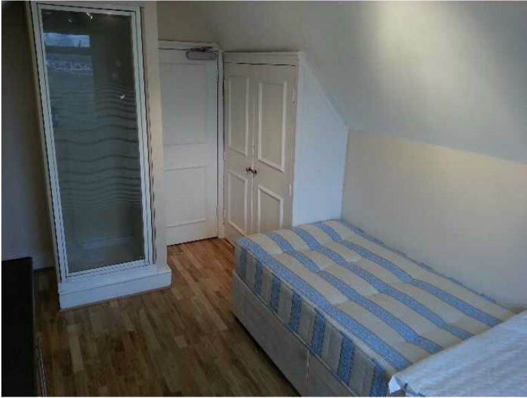 Room Malwood Road in Greater London